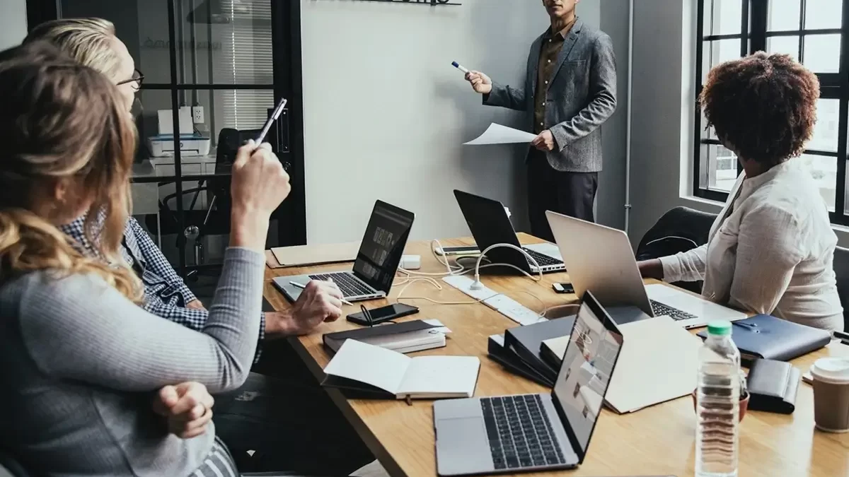 datore di lavoro mentre ricopre il ruolo di formatore della sicurezze e tiene un corso rivolto ai dipendenit